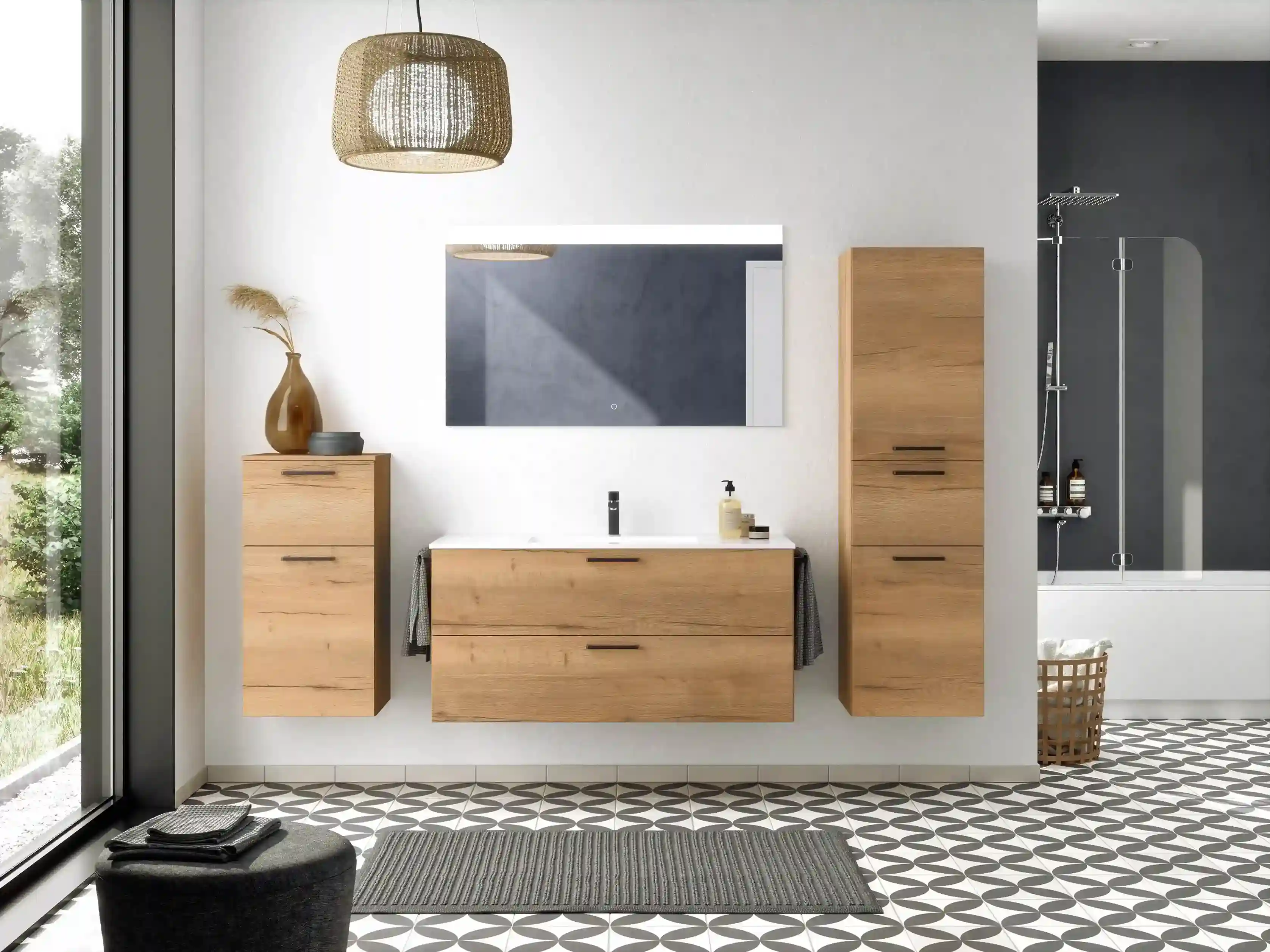 Baderomsmøbel med trefronter Baderomsmøbel med trefronter