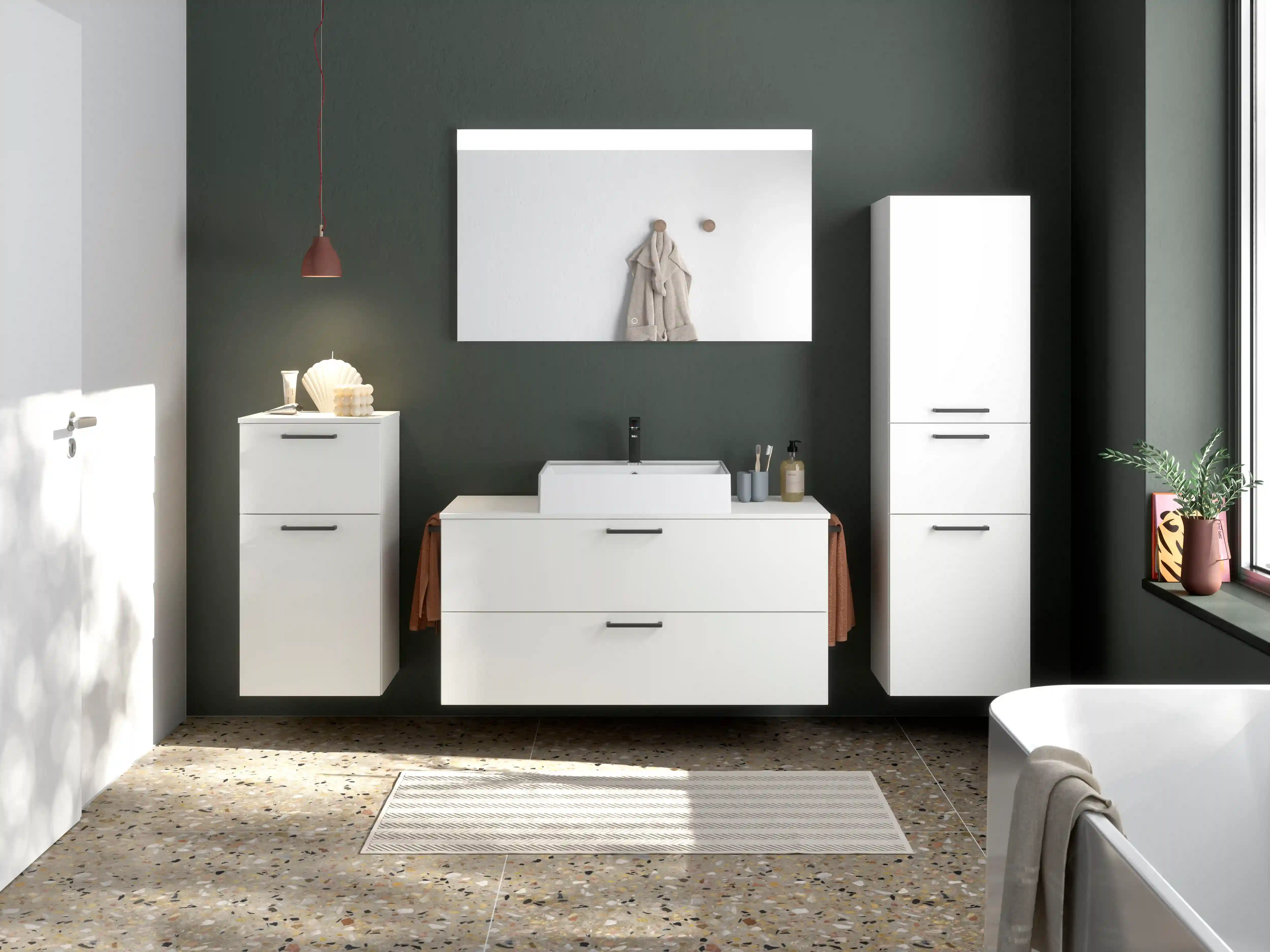 Baderomsmøbel med hvite fronter Baderomsmøbel med hvite fronter