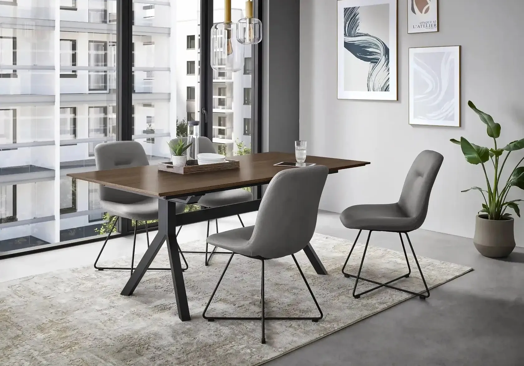 Moderne bord med Y-formet understell Moderne bord med Y-formet understell